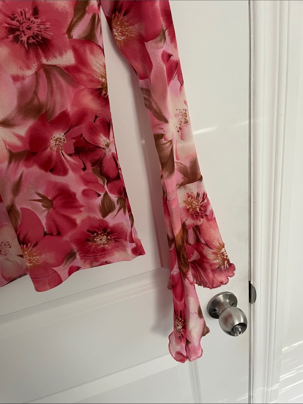 Wet Seal Pink Floral V-Neck Bell Sleeve Top - Picture 5 of 11